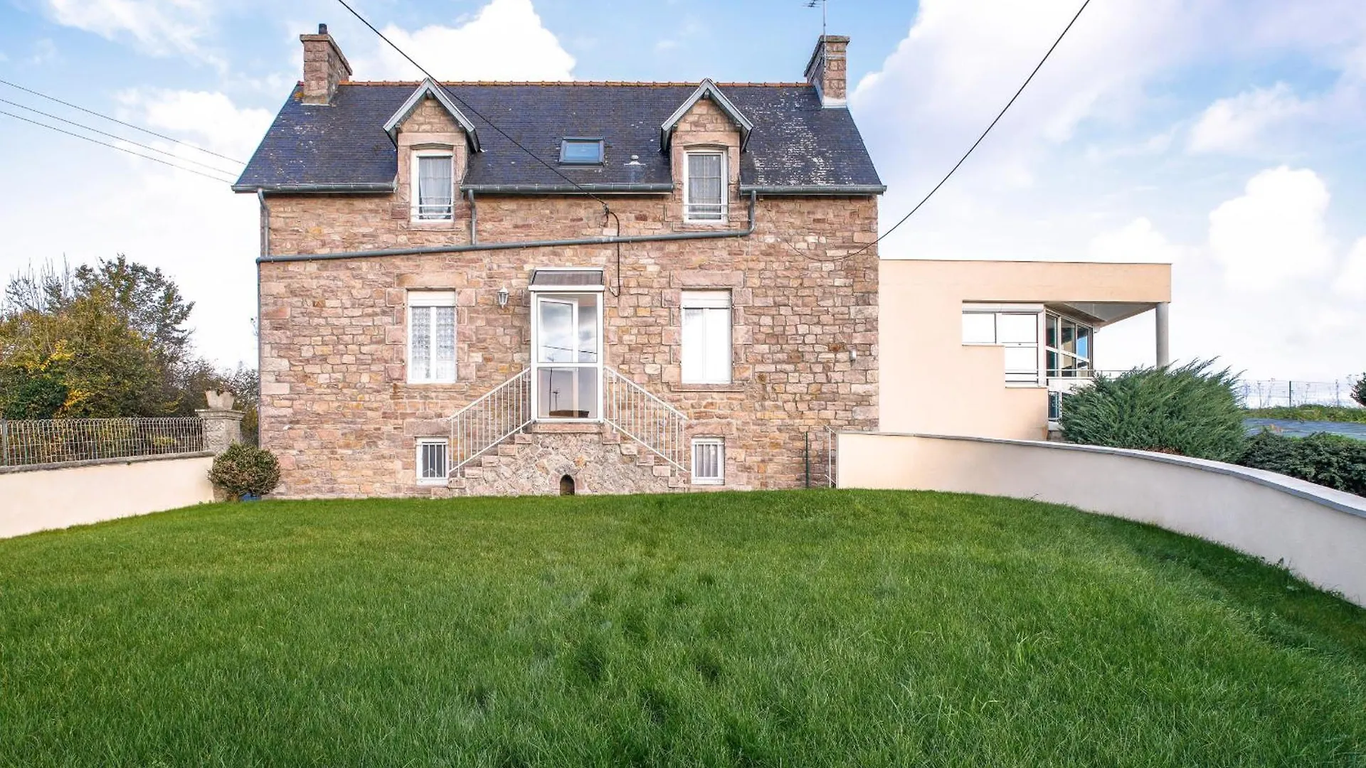 Dans La Campagne D'Erquy, Grande Maison Pour 6